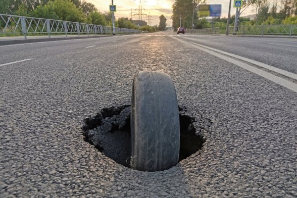 Белорусы смогут пожаловаться на плохие дороги на горячую линию Белорусы смогут пожаловаться на плохие дороги на горячую линию