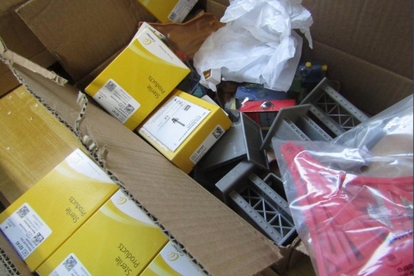 Белорус спрятал среди покупок магниты для слуховых аппаратов и поехал через «зеленый коридор». Его ждут конфискация и штраф Белорус спрятал среди покупок магниты для слуховых аппаратов и поехал через «зеленый коридор». Его ждут конфискация и штраф