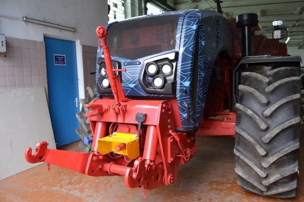 Беспилотник BELARUS 3523i появился в Бресте. Разбираемся, сможет ли он работать в поле в автономном режиме Беспилотник BELARUS 3523i появился в Бресте. Разбираемся, сможет ли он работать в поле в автономном режиме