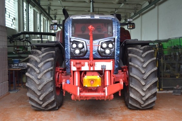 Беспилотник BELARUS 3523i появился в Бресте. Разбираемся, сможет ли он работать в поле в автономном режиме Беспилотник BELARUS 3523i появился в Бресте. Разбираемся, сможет ли он работать в поле в автономном режиме