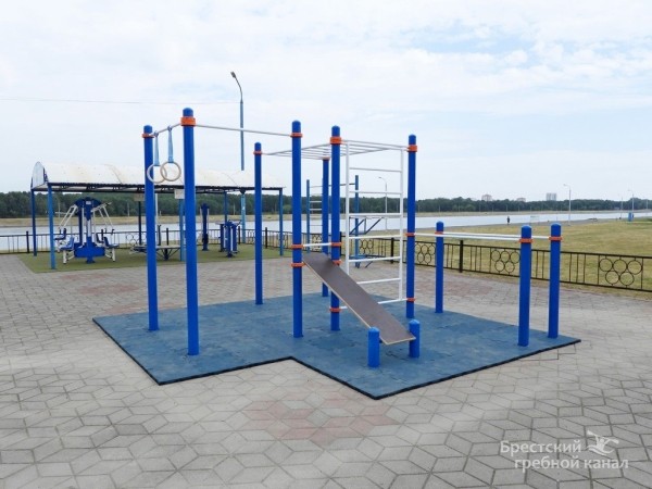 Воркаут-площадка появилась на гребном канале Бреста Воркаут-площадка появилась на гребном канале Бреста