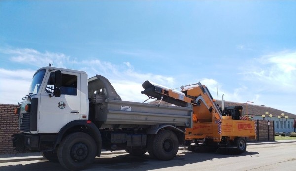 Новая «Магистраль» выехала на улицы Бреста. Для чего предназначена машина? Новая «Магистраль» выехала на улицы Бреста. Для чего предназначена машина?