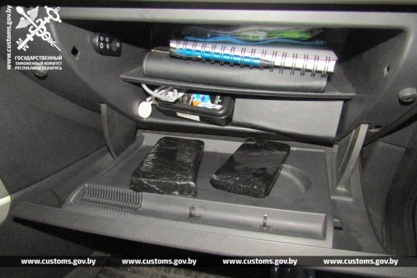 Женщина спрятала 40 айфонов. Случай на границе в Бресте Женщина спрятала 40 айфонов. Случай на границе в Бресте