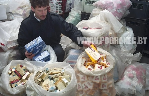 1993 год. Пункт пропуска «Брест-Тересполь»: Один из рабочих дней польской таможни 1993 год. Пункт пропуска «Брест-Тересполь»: Один из рабочих дней польской таможни