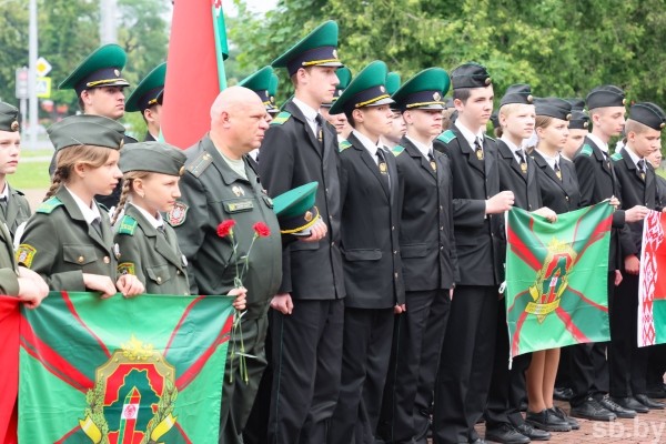 Крестный ход «Церковь и армия» совершил в Бресте памятные литии по пограничникам, отдавшим жизни за Родину Крестный ход «Церковь и армия» совершил в Бресте памятные литии по пограничникам, отдавшим жизни за Родину