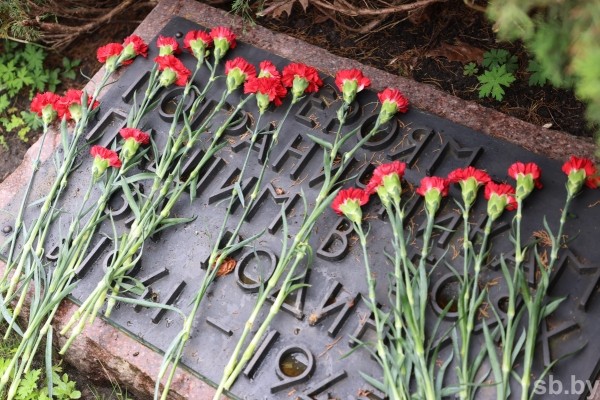 Крестный ход «Церковь и армия» совершил в Бресте памятные литии по пограничникам, отдавшим жизни за Родину Крестный ход «Церковь и армия» совершил в Бресте памятные литии по пограничникам, отдавшим жизни за Родину