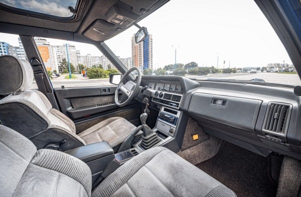 Это судьба! Брестчанин спустя 20 лет вернул и восстановил свою Mazda 929 из 80-х