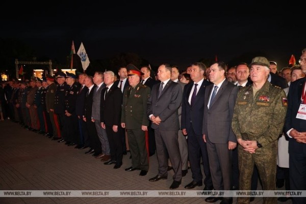 Митинг-реквием «Памяти павших - будьте достойны!» проходит в эти минуты в мемориальном комплексе «Брестская крепость-герой»