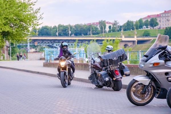 «Собирала на свадебное платье, а купила Иж „Юпитер“». Мотоледи из Беларуси рассказала о своих байках и опыте владения ими «Собирала на свадебное платье, а купила Иж „Юпитер“». Мотоледи из Беларуси рассказала о своих байках и опыте владения ими