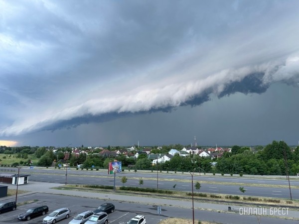 Так сегодня накрыло Брест! Красивая подборка фото и видео
