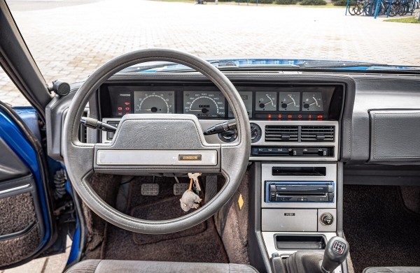 Это судьба! Брестчанин спустя 20 лет вернул и восстановил свою Mazda 929 из 80-х