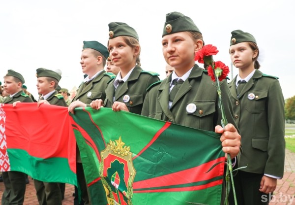 Крестный ход «Церковь и армия» совершил в Бресте памятные литии по пограничникам, отдавшим жизни за Родину Крестный ход «Церковь и армия» совершил в Бресте памятные литии по пограничникам, отдавшим жизни за Родину