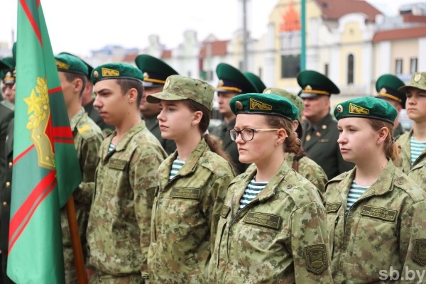 Крестный ход «Церковь и армия» совершил в Бресте памятные литии по пограничникам, отдавшим жизни за Родину Крестный ход «Церковь и армия» совершил в Бресте памятные литии по пограничникам, отдавшим жизни за Родину
