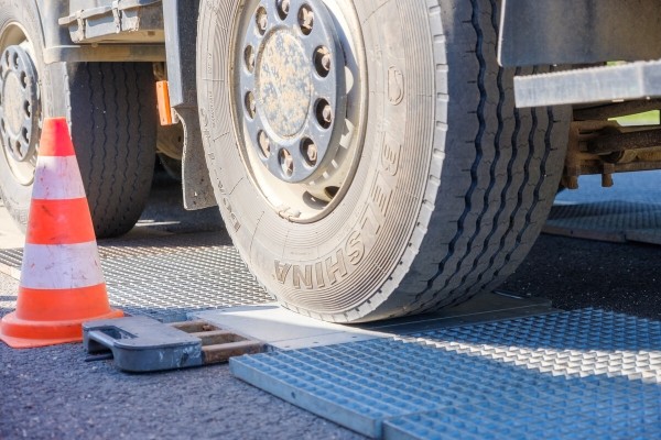 Перевес есть? А если проверим? Как в Беларуси взвешивают на дорогах грузовики, и почему это необходимо делать