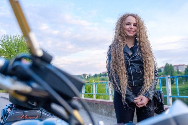 «Собирала на свадебное платье, а купила Иж „Юпитер“». Мотоледи из Беларуси рассказала о своих байках и опыте владения ими «Собирала на свадебное платье, а купила Иж „Юпитер“». Мотоледи из Беларуси рассказала о своих байках и опыте владения ими