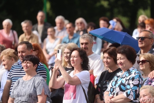 Хор Турецкого исполнил «Песни Победы» в Бресте