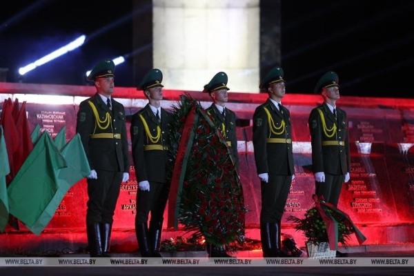 Митинг-реквием «Памяти павших - будьте достойны!» проходит в эти минуты в мемориальном комплексе «Брестская крепость-герой»
