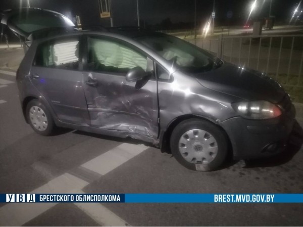 Ночью в Бресте такси попало в ДТП Ночью в Бресте такси попало в ДТП