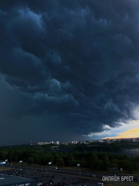 Так сегодня накрыло Брест! Красивая подборка фото и видео