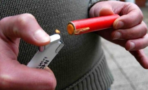 В Гродно мужчина бросил с 4-го этажа петарду в подростков. Есть пострадавший В Гродно мужчина бросил с 4-го этажа петарду в подростков. Есть пострадавший