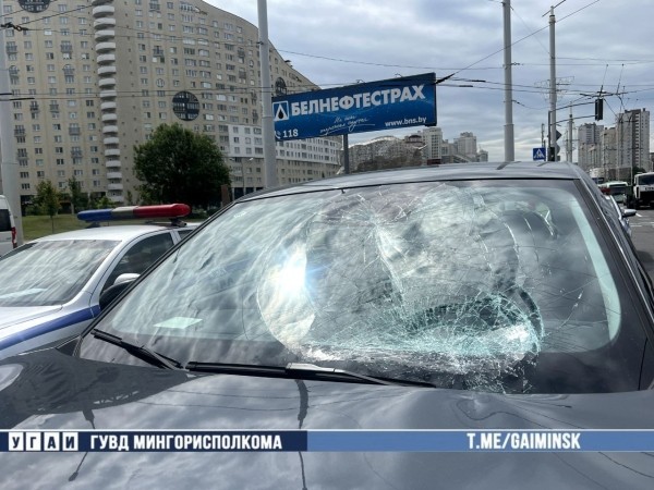 Перебегал дорогу на красный свет. В Минске водитель жестко сбил подростка Перебегал дорогу на красный свет. В Минске водитель жестко сбил подростка