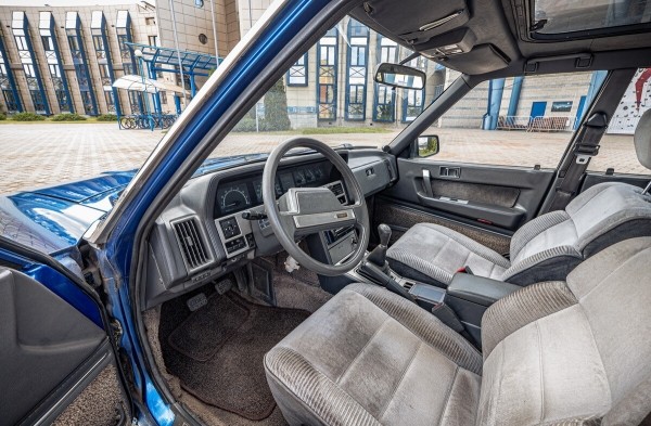 Это судьба! Брестчанин спустя 20 лет вернул и восстановил свою Mazda 929 из 80-х