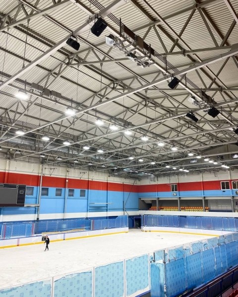 70 новых светодиодных прожекторов установлено на арене в Ледовом Бреста 70 новых светодиодных прожекторов установлено на арене в Ледовом Бреста