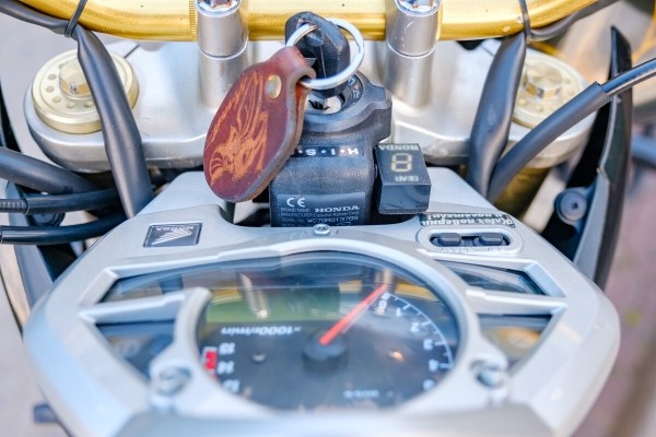 «Собирала на свадебное платье, а купила Иж „Юпитер“». Мотоледи из Беларуси рассказала о своих байках и опыте владения ими «Собирала на свадебное платье, а купила Иж „Юпитер“». Мотоледи из Беларуси рассказала о своих байках и опыте владения ими