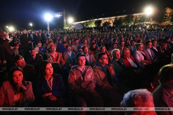 Митинг-реквием «Памяти павших - будьте достойны!» проходит в эти минуты в мемориальном комплексе «Брестская крепость-герой»