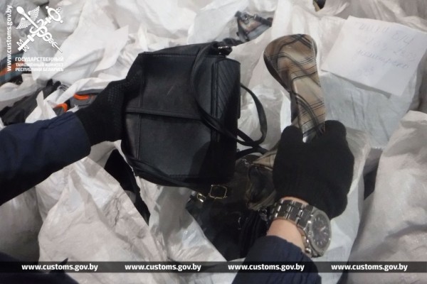 Брестские таможенники выявили груз, о котором мечтает каждый белорус-шопоголик Брестские таможенники выявили груз, о котором мечтает каждый белорус-шопоголик