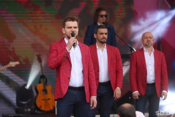 Хор Турецкого исполнил «Песни Победы» в Бресте