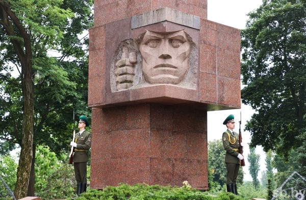Крестный ход «Церковь и армия» совершил в Бресте памятные литии по пограничникам, отдавшим жизни за Родину Крестный ход «Церковь и армия» совершил в Бресте памятные литии по пограничникам, отдавшим жизни за Родину