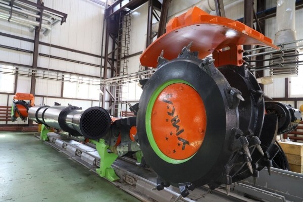 В Беларуси создали первый отечественный выемочный комбайн В Беларуси создали первый отечественный выемочный комбайн