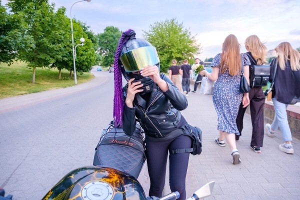 «Собирала на свадебное платье, а купила Иж „Юпитер“». Мотоледи из Беларуси рассказала о своих байках и опыте владения ими «Собирала на свадебное платье, а купила Иж „Юпитер“». Мотоледи из Беларуси рассказала о своих байках и опыте владения ими