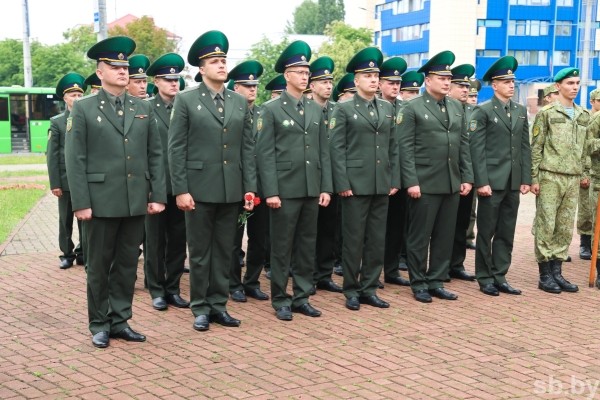 Крестный ход «Церковь и армия» совершил в Бресте памятные литии по пограничникам, отдавшим жизни за Родину Крестный ход «Церковь и армия» совершил в Бресте памятные литии по пограничникам, отдавшим жизни за Родину