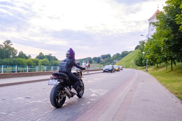 «Собирала на свадебное платье, а купила Иж „Юпитер“». Мотоледи из Беларуси рассказала о своих байках и опыте владения ими «Собирала на свадебное платье, а купила Иж „Юпитер“». Мотоледи из Беларуси рассказала о своих байках и опыте владения ими