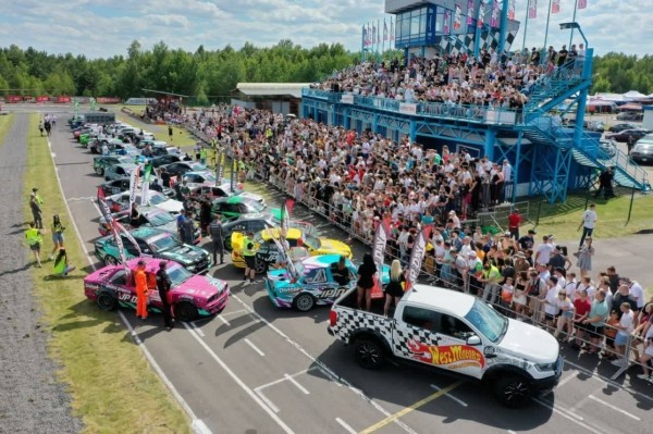 В Бресте прошел второй этап Республиканских соревнований по дрифтингу. Смотрите видео, как это было В Бресте прошел второй этап Республиканских соревнований по дрифтингу. Смотрите видео, как это было