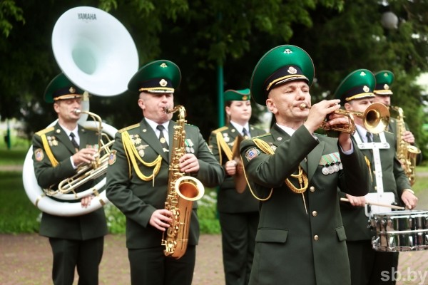 Крестный ход «Церковь и армия» совершил в Бресте памятные литии по пограничникам, отдавшим жизни за Родину Крестный ход «Церковь и армия» совершил в Бресте памятные литии по пограничникам, отдавшим жизни за Родину
