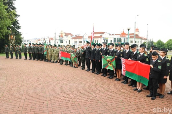 Крестный ход «Церковь и армия» совершил в Бресте памятные литии по пограничникам, отдавшим жизни за Родину Крестный ход «Церковь и армия» совершил в Бресте памятные литии по пограничникам, отдавшим жизни за Родину