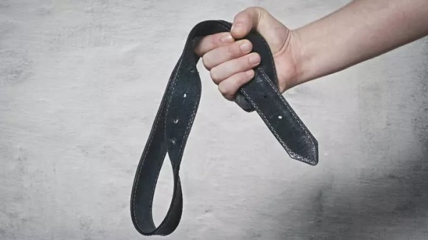 «Заходил в комнату в неугодное время». Отца обвиняют в истязании 10-летнего сына