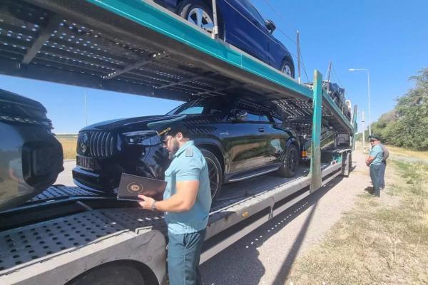 На юге России задержаны автовозы с автомобилями, ехавшие из Грузии в Беларусь На юге России задержаны автовозы с автомобилями, ехавшие из Грузии в Беларусь