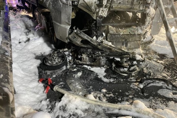 В Австрии тягач белоруса сгорел от попавшего под него мотоцикла В Австрии тягач белоруса сгорел от попавшего под него мотоцикла