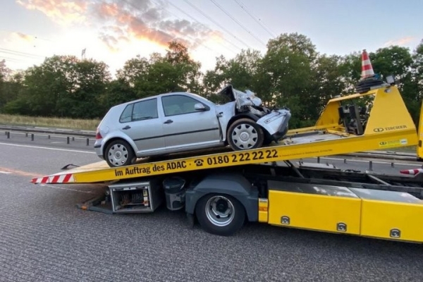 В Германии в фуру белоруса врезался Volkswagen Golf В Германии в фуру белоруса врезался Volkswagen Golf