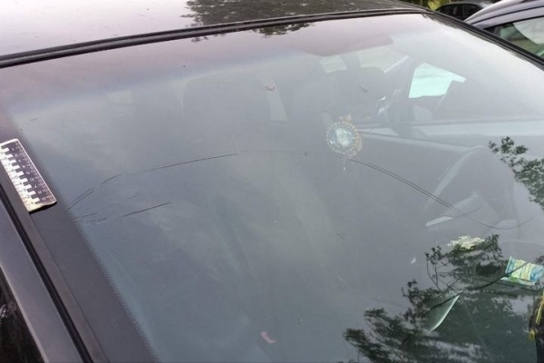 Дети повредили автомобиль, играя с мячом. Что за это будет? Дети повредили автомобиль, играя с мячом. Что за это будет?