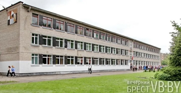 В брестских школах прозвенели последние звонки. Смотрите, как это было в СШ №22